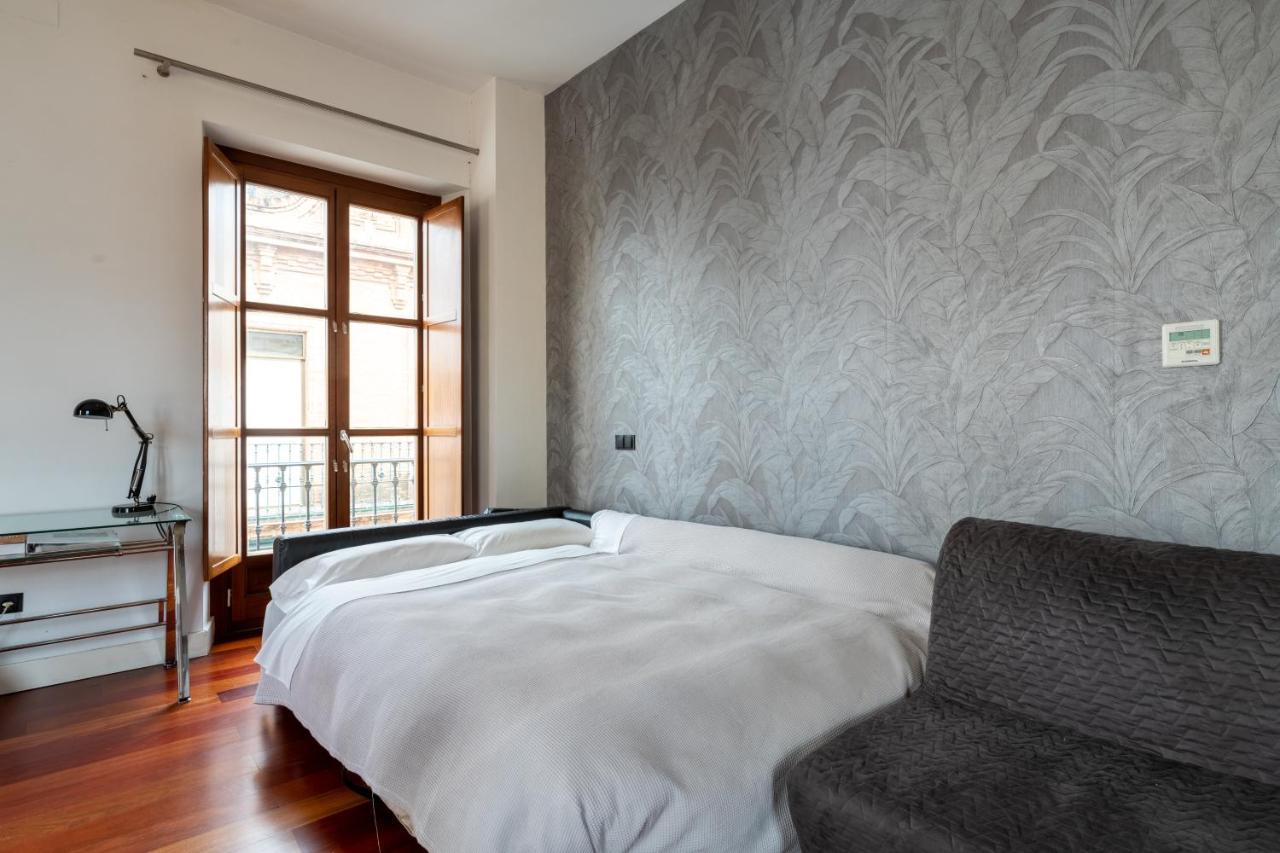 Cathedral Apartment, Upper Floor Apartment Севілья Екстер'єр фото