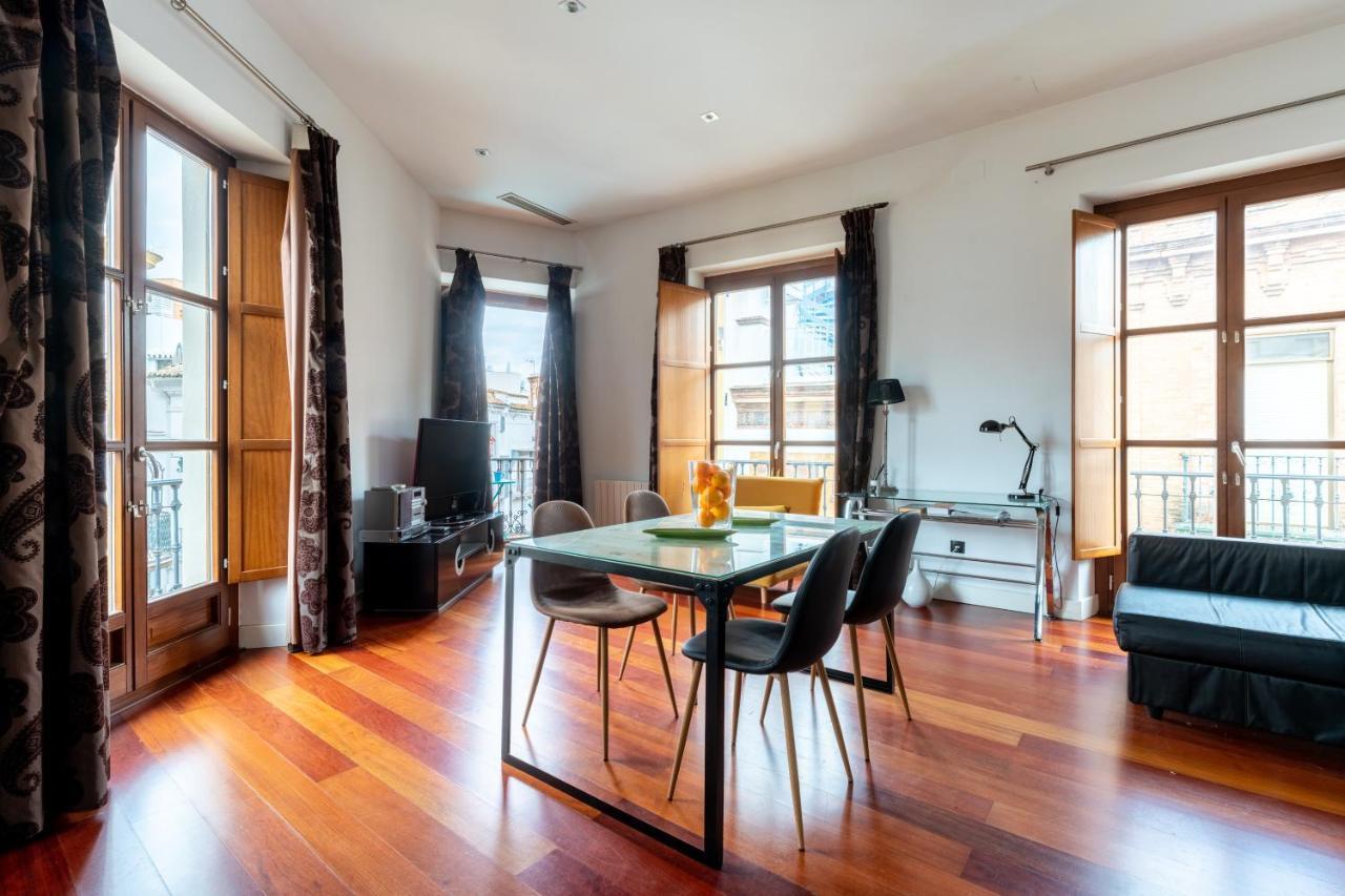 Cathedral Apartment, Upper Floor Apartment Севілья Екстер'єр фото
